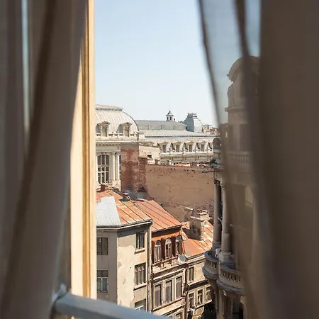 Saturn - On Iconic Calea Victoriei Apartment